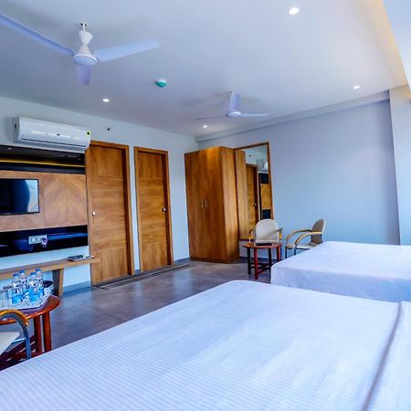 Hotel Om Сомнатх Экстерьер фото