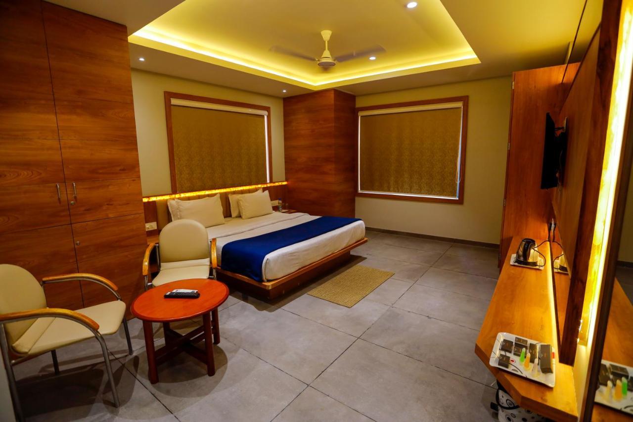 Hotel Om Сомнатх Экстерьер фото
