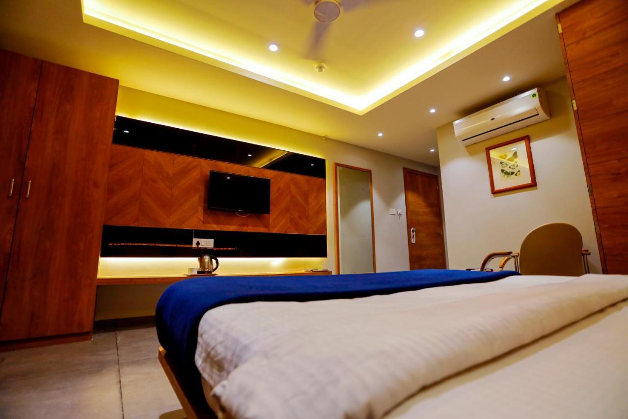 Hotel Om Сомнатх Экстерьер фото
