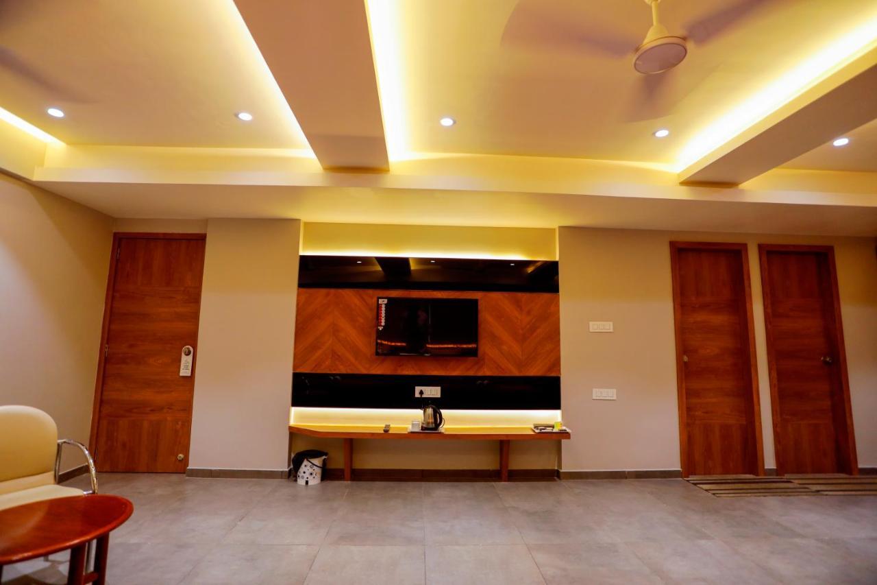 Hotel Om Сомнатх Экстерьер фото