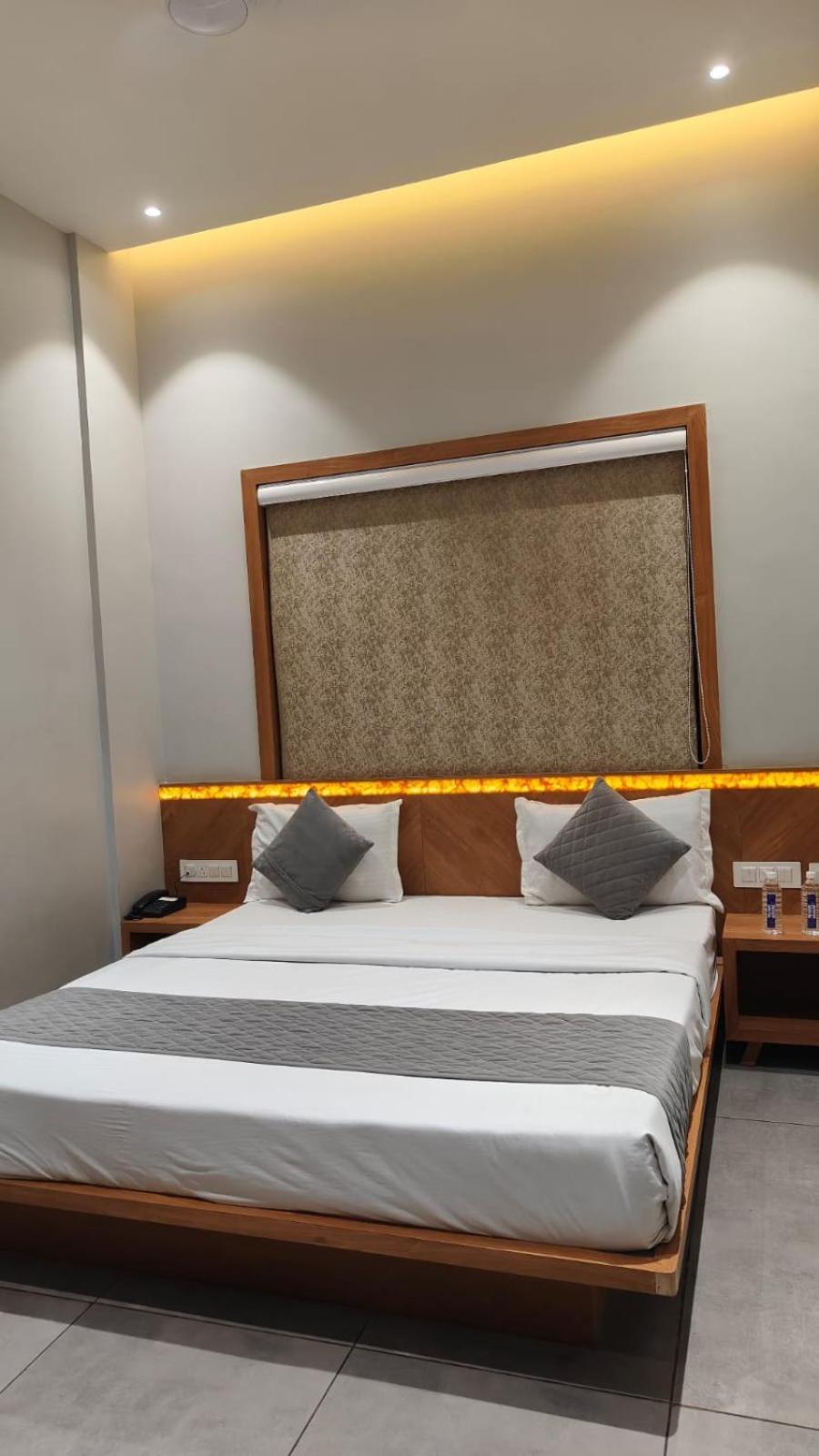 Hotel Om Сомнатх Экстерьер фото