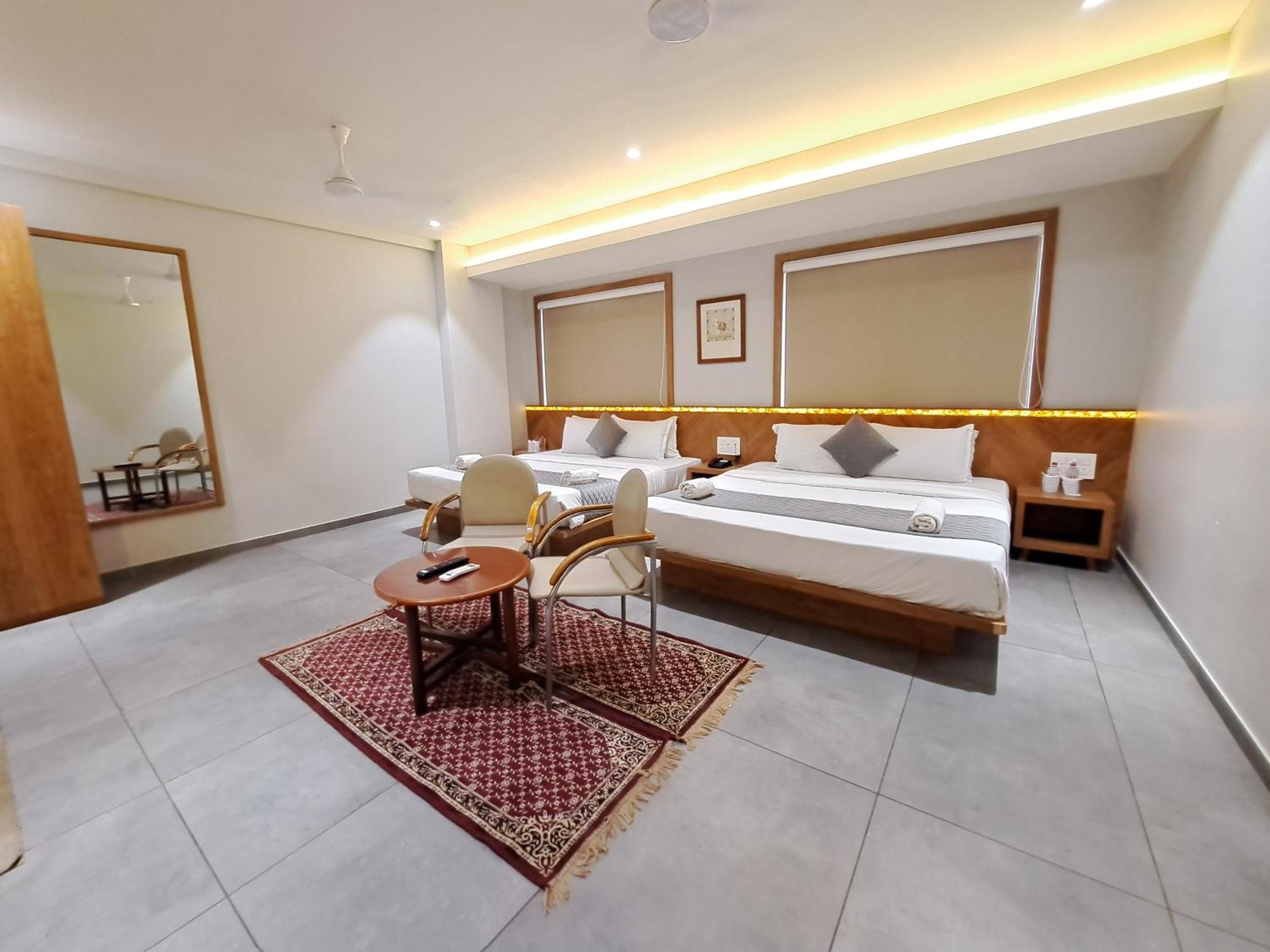 Hotel Om Сомнатх Номер фото