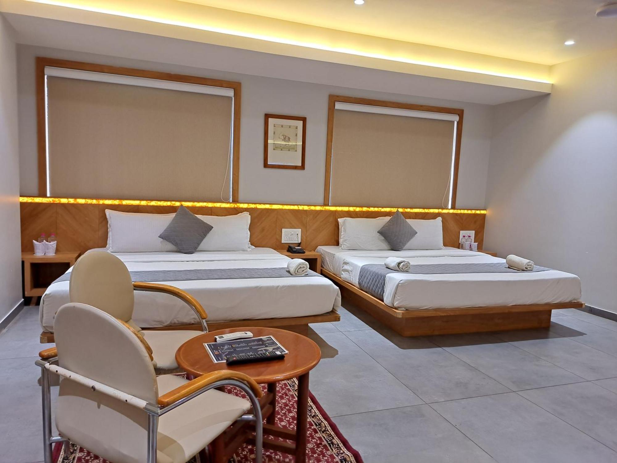 Hotel Om Сомнатх Номер фото