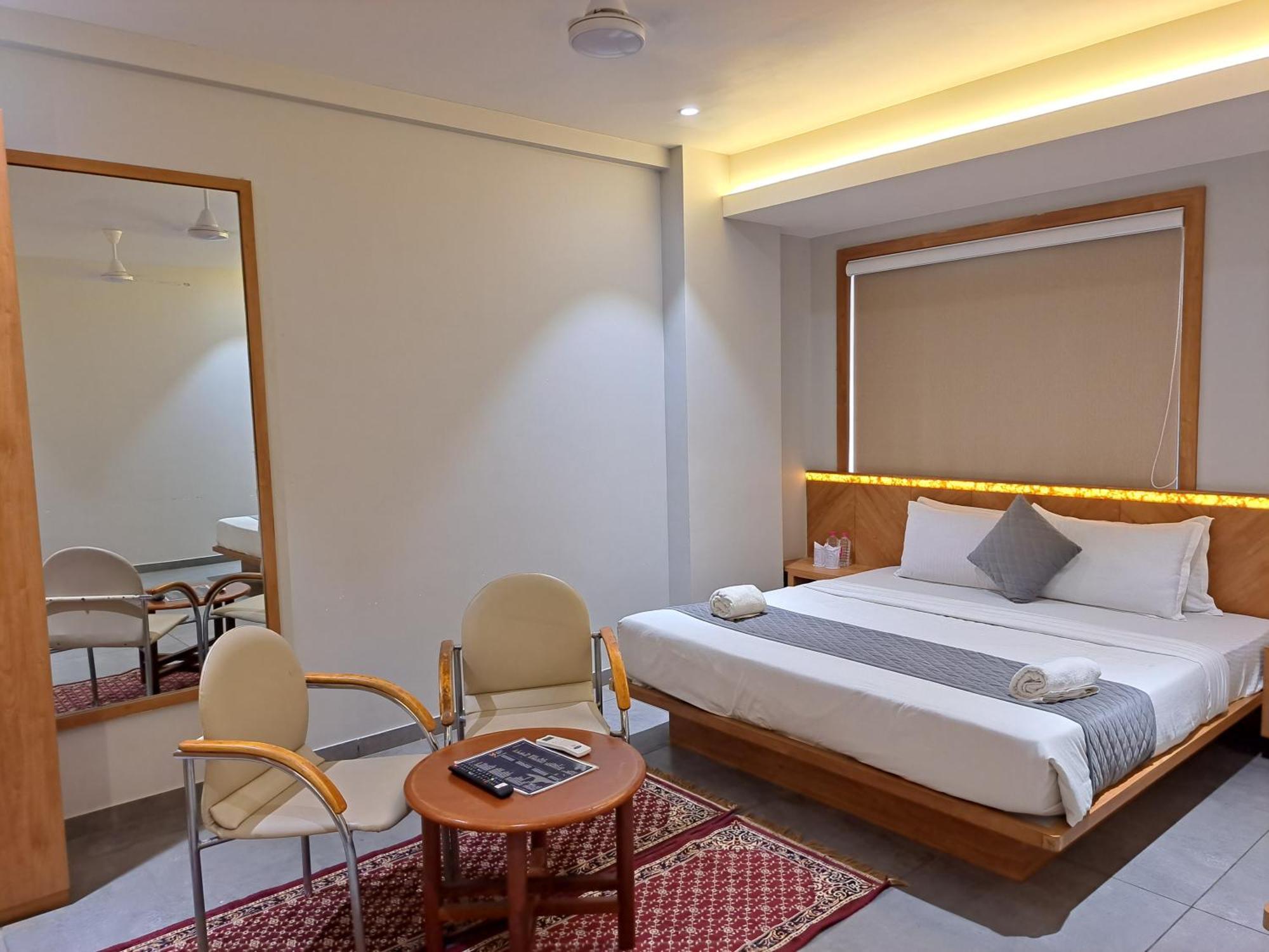 Hotel Om Сомнатх Номер фото